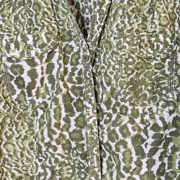 Nearly New Foxcroft size 14 petite Green and White Cotton Animal Print Blouse - Picture 2 of 16